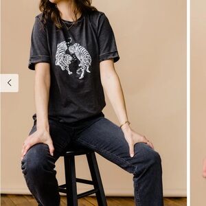 Able clothing Gloria Tshirt